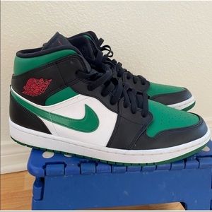 Nike Ari Jordan 1 Mid